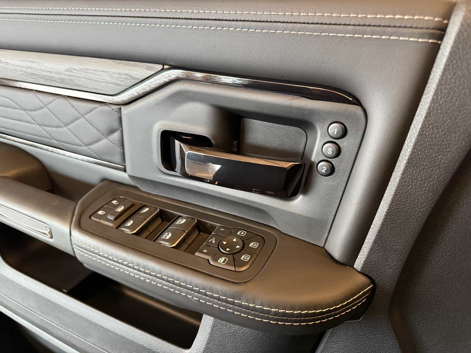 Image 15 RAM 2500 Limited 2026