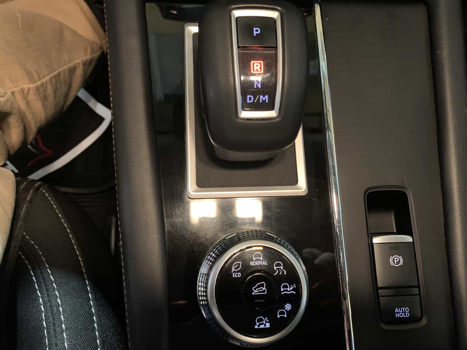 2024 Mitsubishi Outlander ES - Image 16