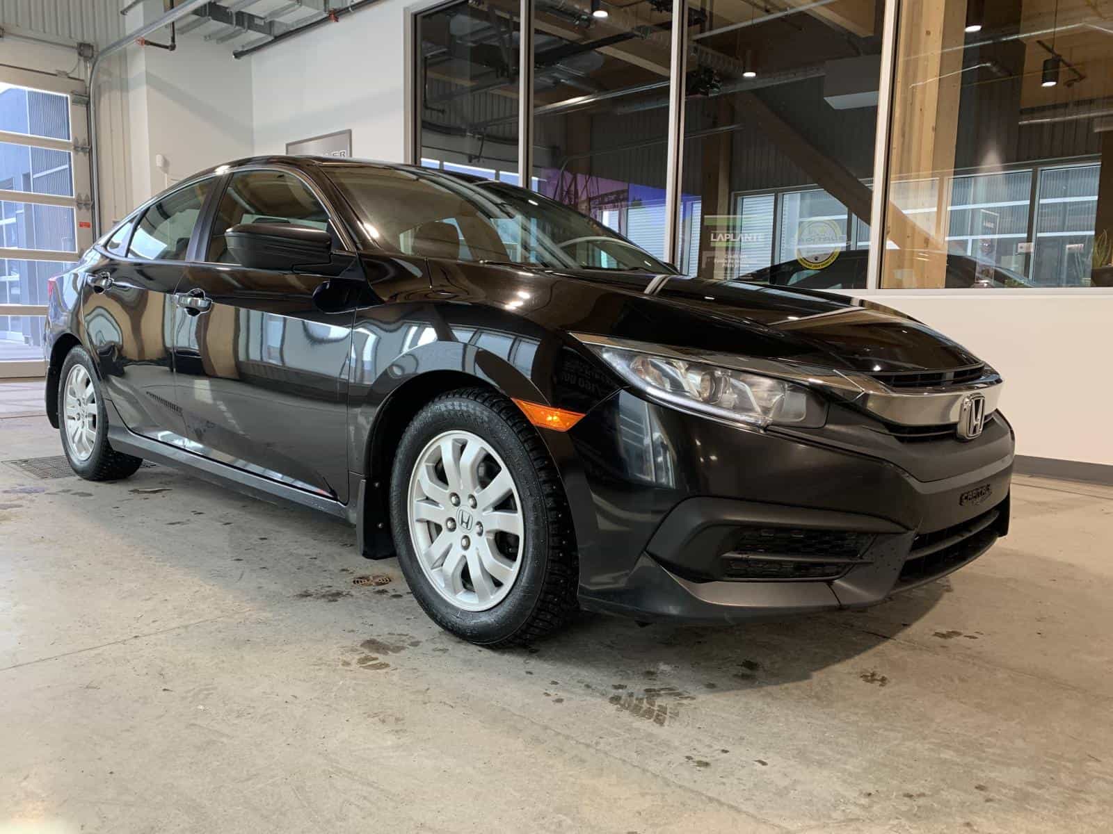 2017 Honda Civic DX - Image 5