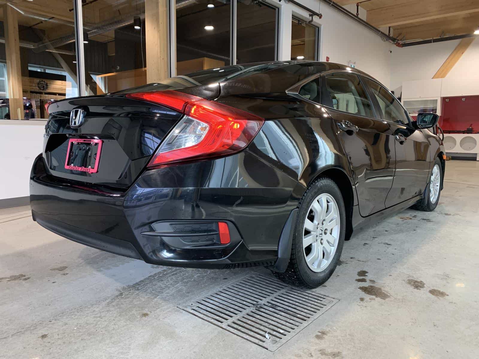 2017 Honda Civic DX - Image 4