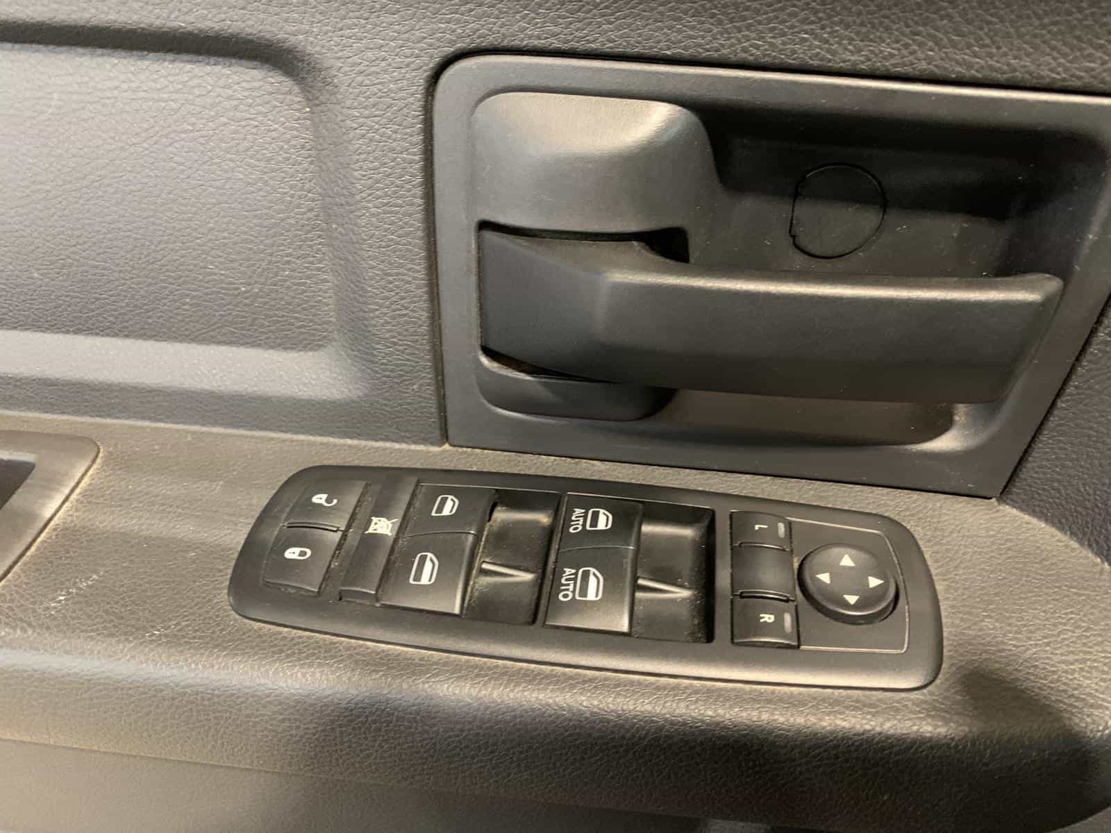 2012 RAM 1500 ST - Image 22