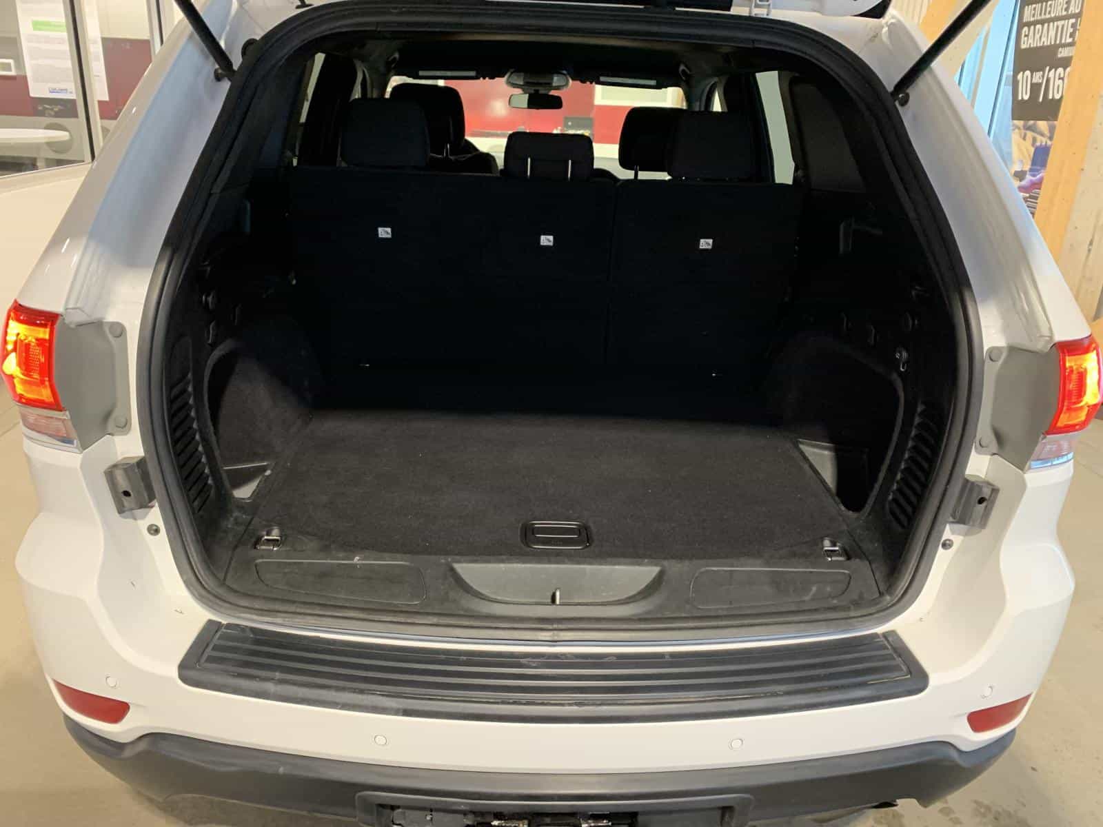 2018 Jeep Grand Cherokee Laredo - Image 11