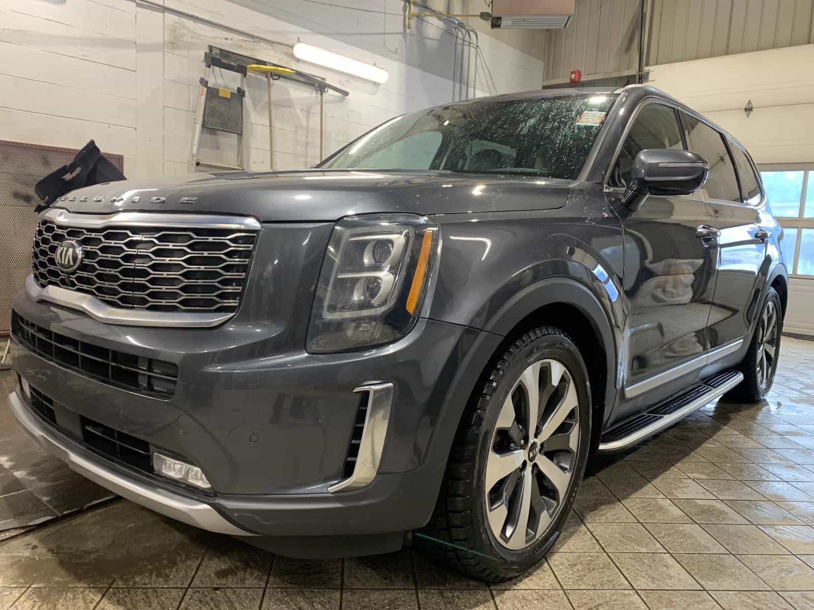 2021 Kia Telluride SX - Image 1