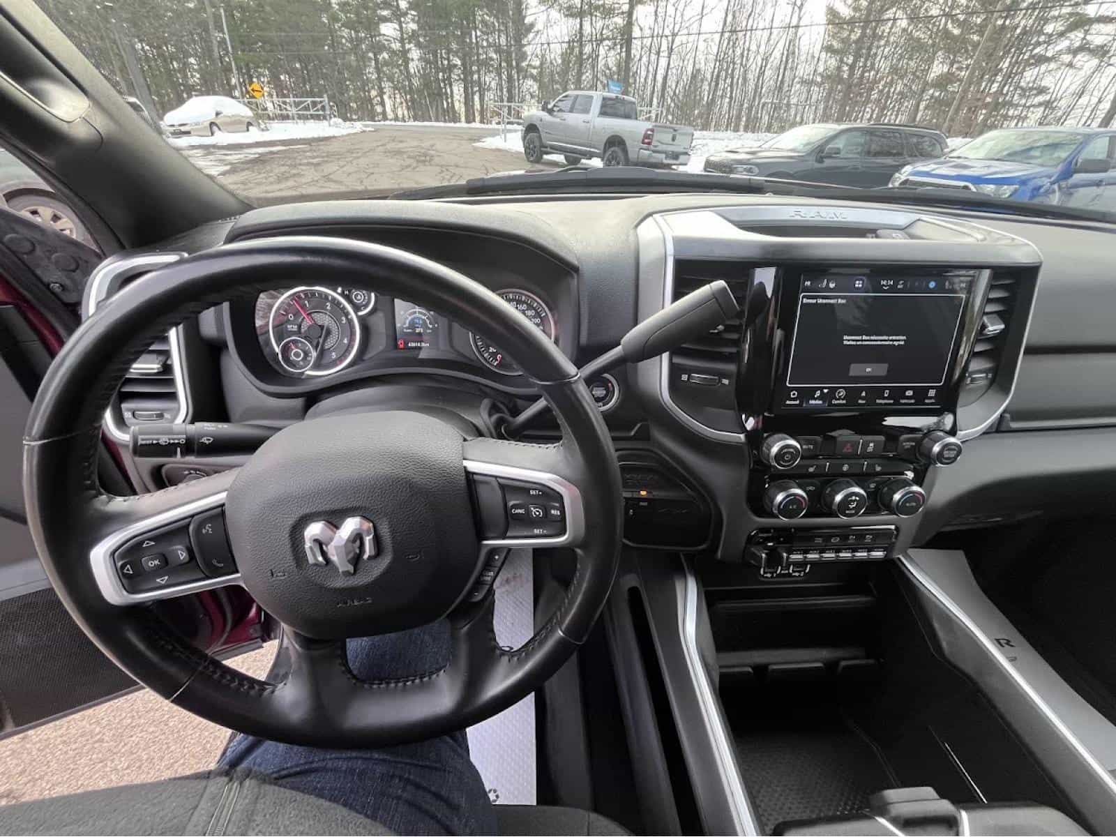 Image 21 RAM 3500 Big Horn 2024