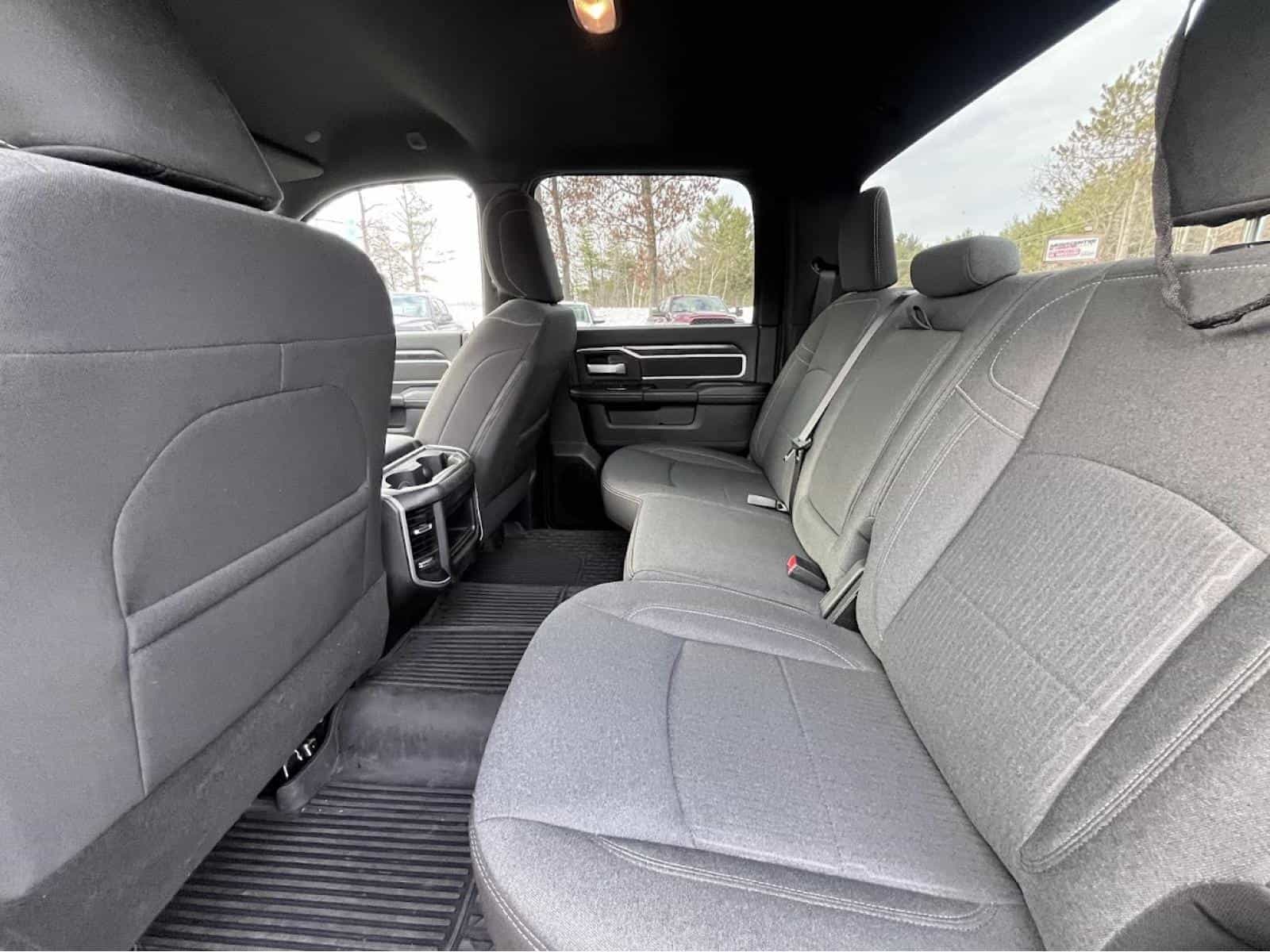 Image 16 RAM 3500 Big Horn 2024