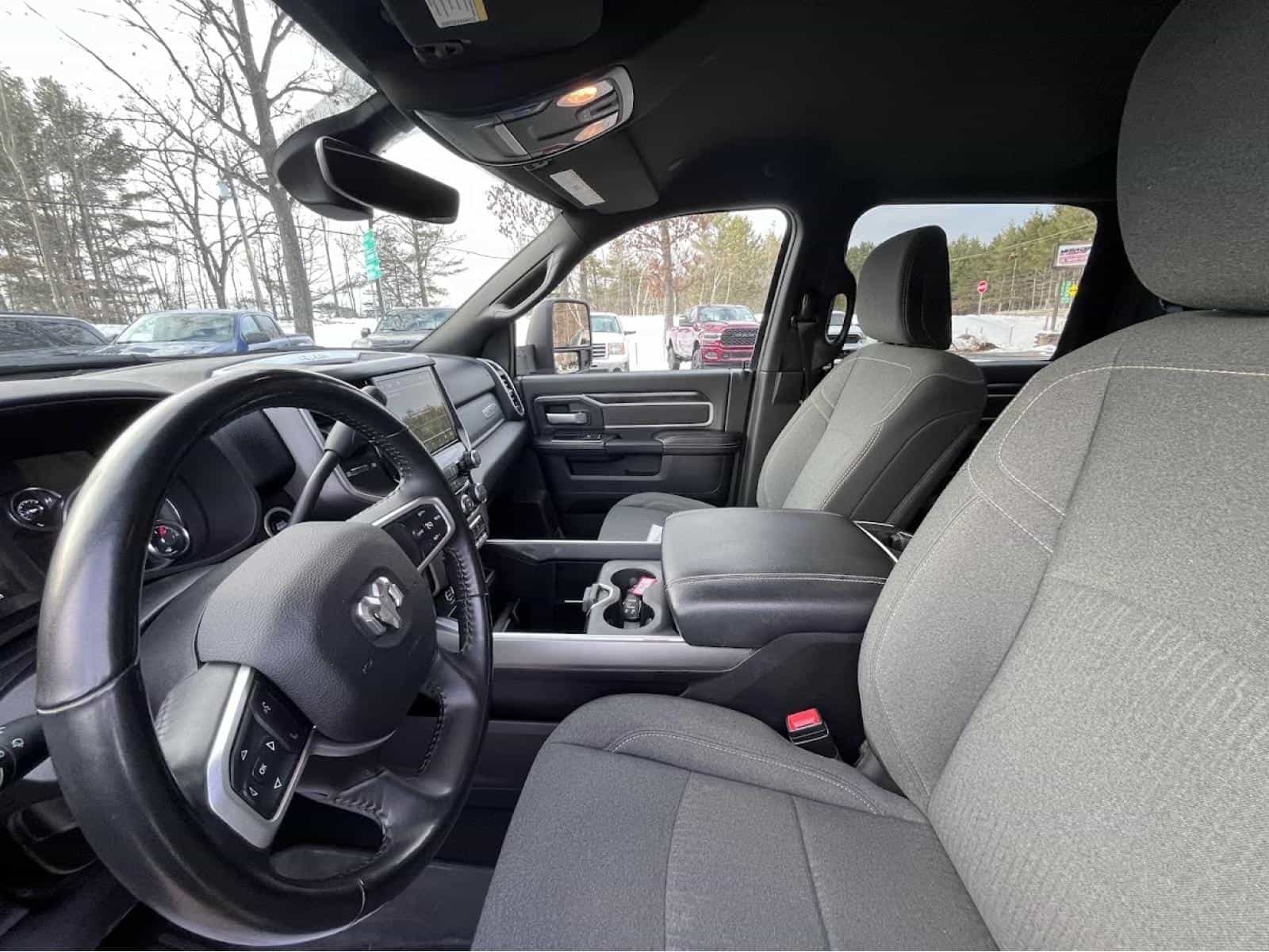 Image 17 RAM 3500 Big Horn 2024