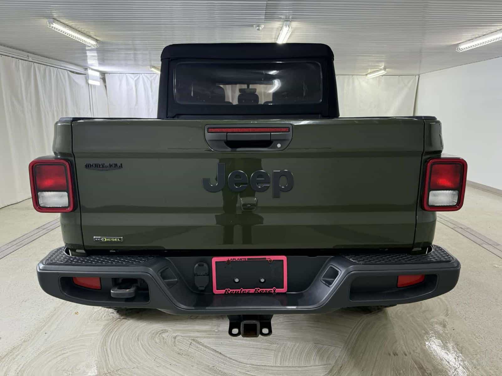 2022 Jeep Gladiator Willy's - Image 4