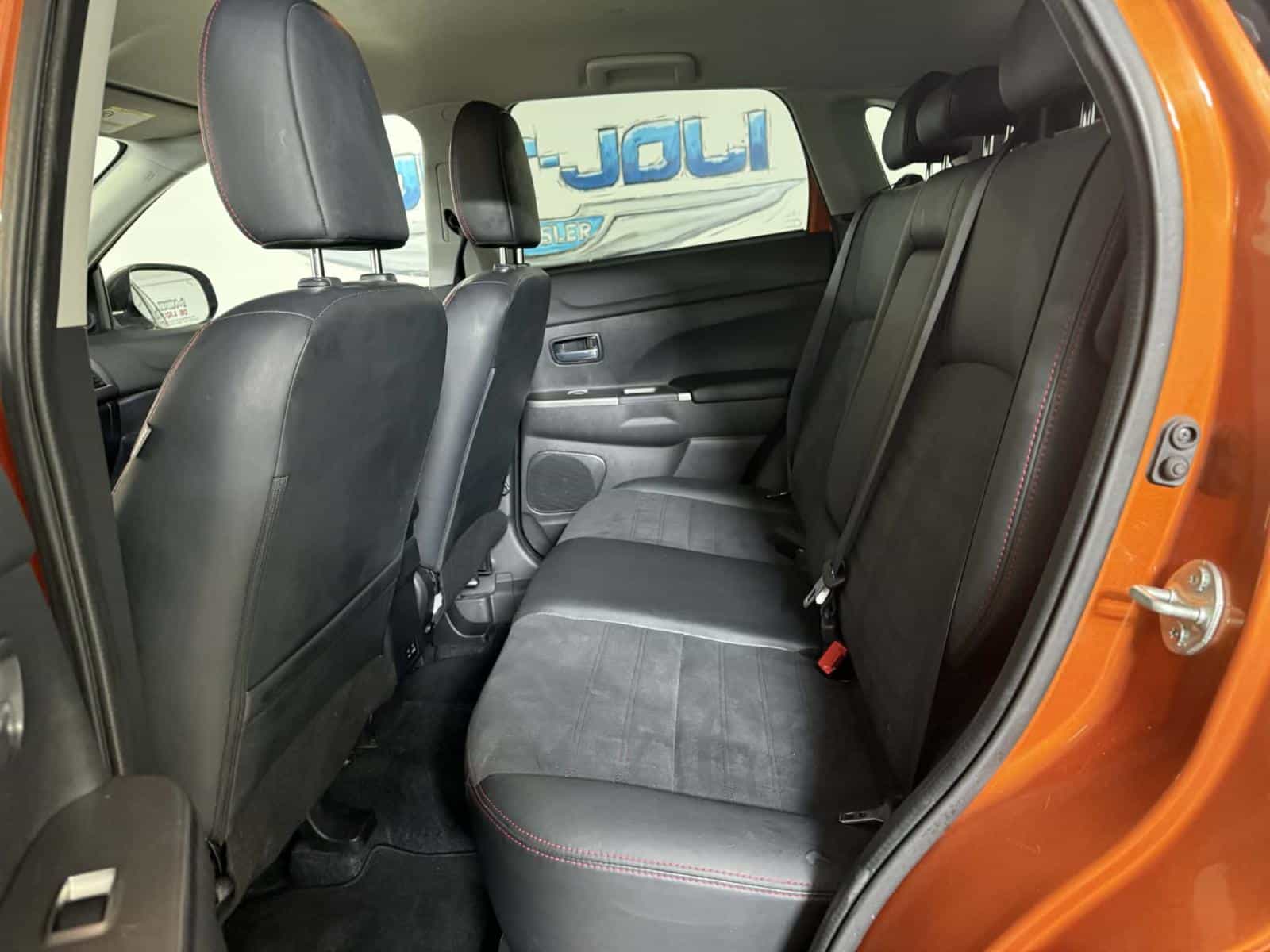 2022 Mitsubishi RVR SEL - Image 9