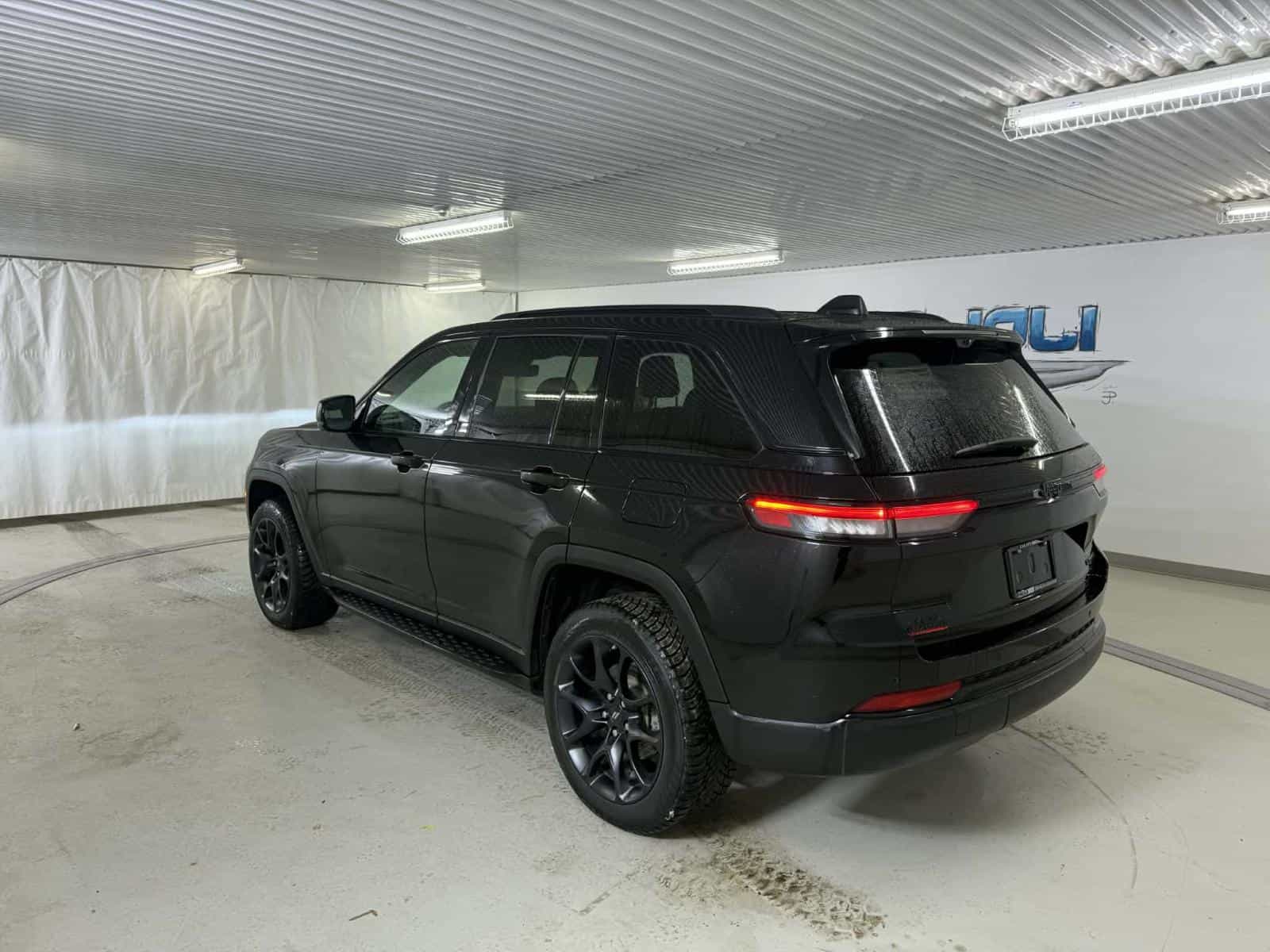 Image 4 Jeep Grand Cherokee Limited 2024