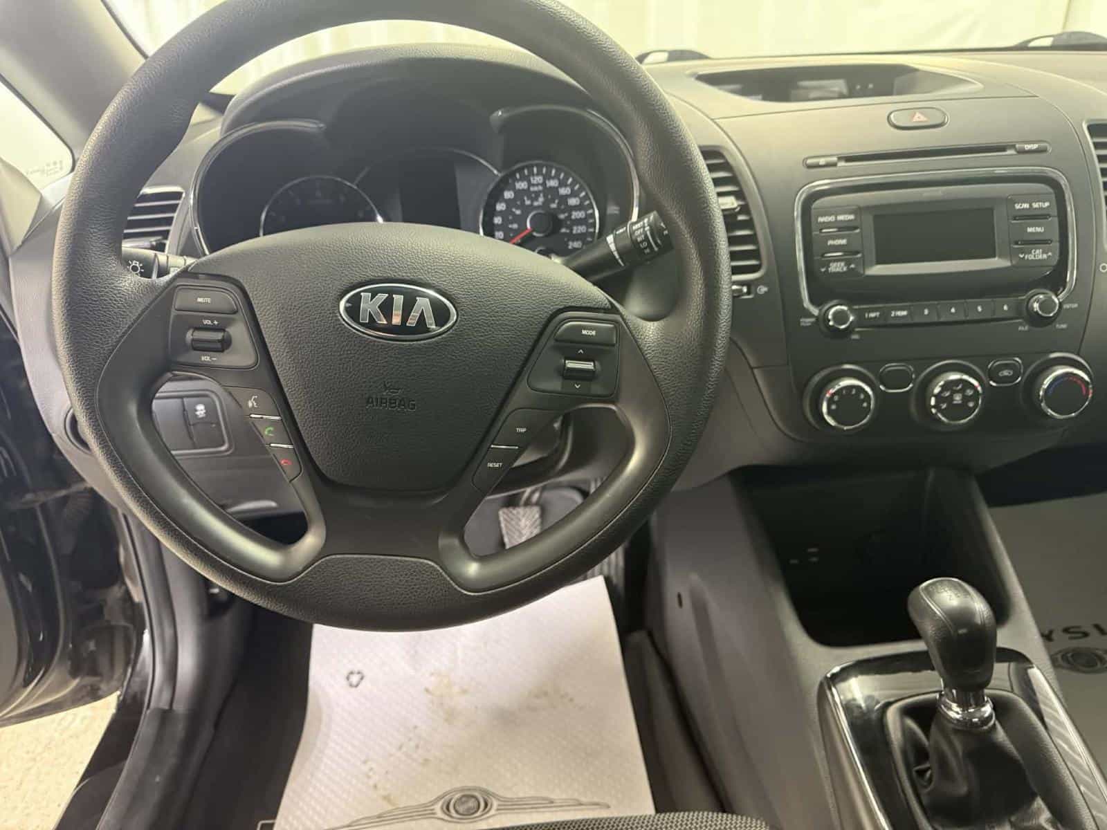 Image 10 Kia Forte LX 2017